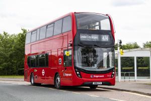 Alexander Dennis Enviro400H 2015 года 